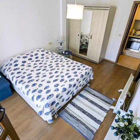 Апартаменты Cozy On Sunny Солнечный берег