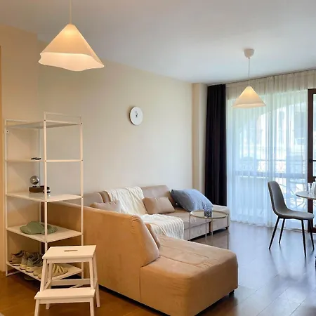 Cozy On Sunny Lägenhet Slăntjev Brjag